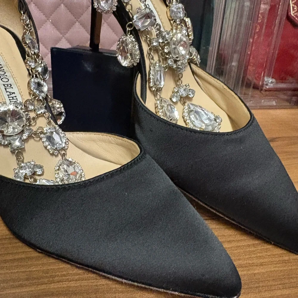 Manolo Blahnik Black Classic Heels - Picture 2 of 6